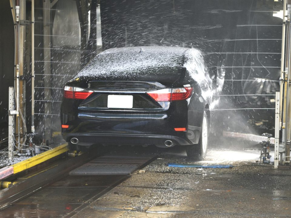 Lavaggio a Mano dell'Auto